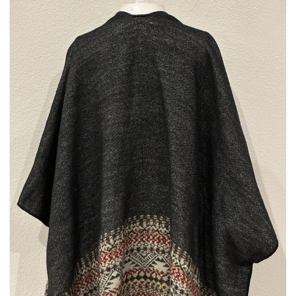 Gray Geometrical Pattern Boho Poncho OS Sustainable Tribal Quagga Green Label